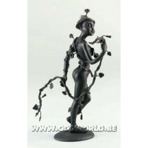 Lou Monochrome Libre Comme Lair Resin Statue